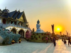 Chùa Bụt Thanh Hóa - Ngôi chùa kiến trúc 'lạ', view cửa biển đẹp ngất ngây