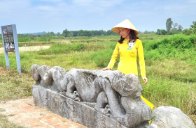 Kỳ bí hai con rồng đá bị mất đầu tại Thành Nhà Hồ ở Thanh Hóa