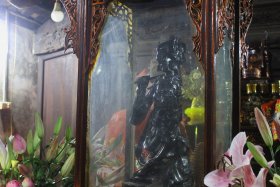 Bí ẩn pho tượng 1 tay, 1 chân trong ngôi đền cổ ở Thanh Hóa