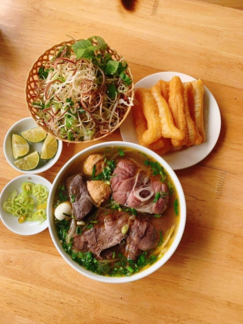 top 5 quan bun bo hue ngon nhat tinh thanh hoa 4