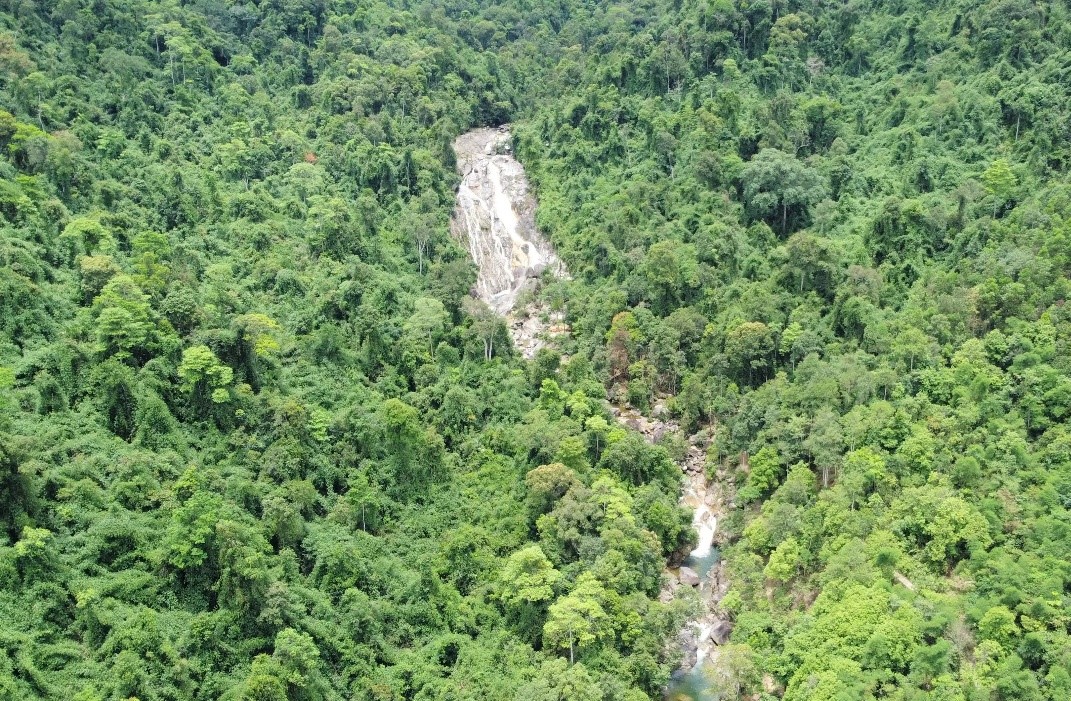Thác 'Chó Ngáp' đẹp mê mẩn ở Thanh Hoá: Cảnh hùng vĩ nên thơ, suối trong veo mát rượi