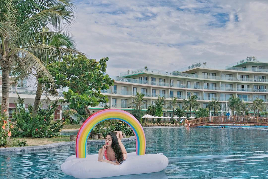 flc sầm sơn bể bơi